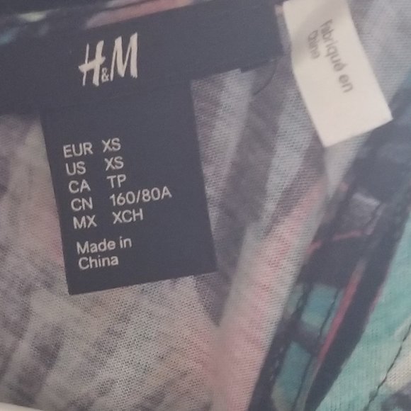 H&M Floral Top with Neck Zipper - Picture 7 of 7